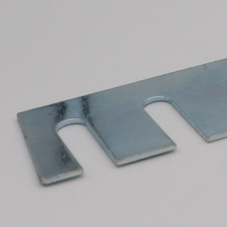 1 x Mounting plate ASSEMBLY 50X320X2 Zinc Plated